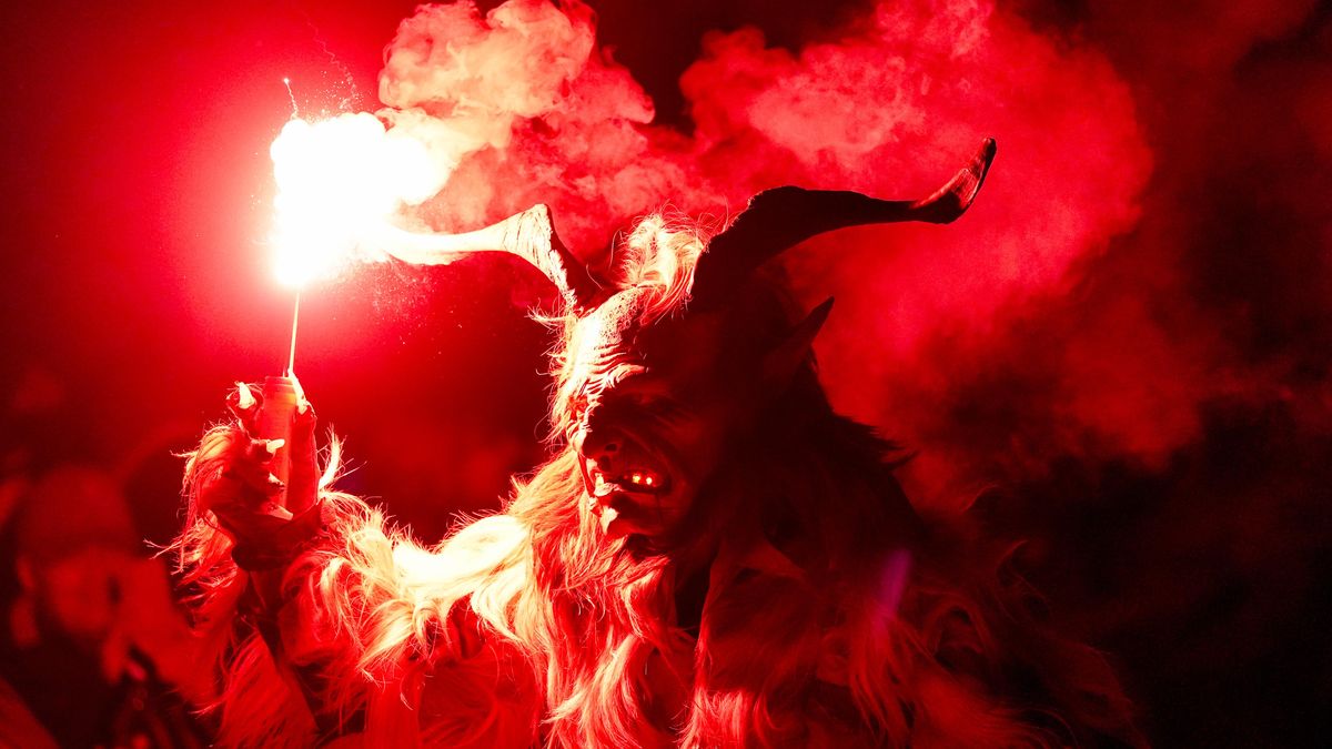 FOTO: Pekelný oheň a smrad se prohnal Špindlerovým Mlýnem